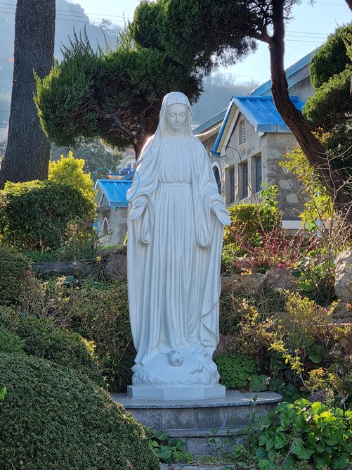 목포 북교동성당 성모상입니다.