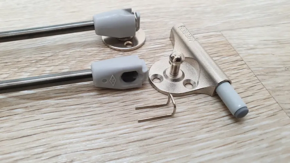 쇼바 연결 부품 분리 모습