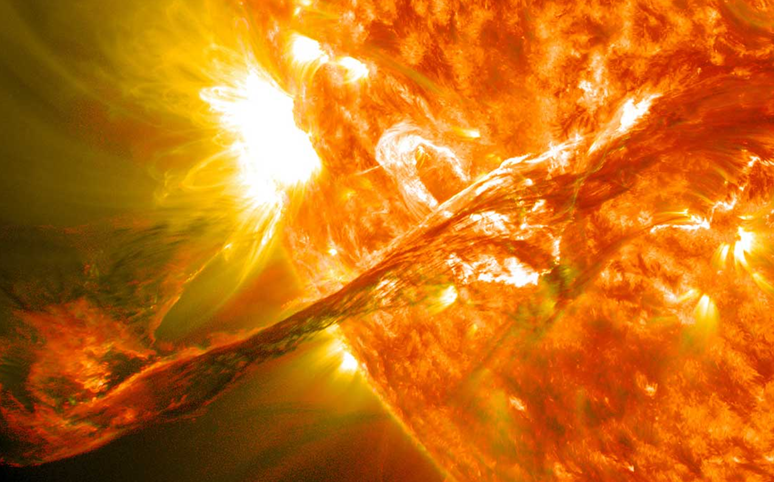 태양 폭풍 관련 사진