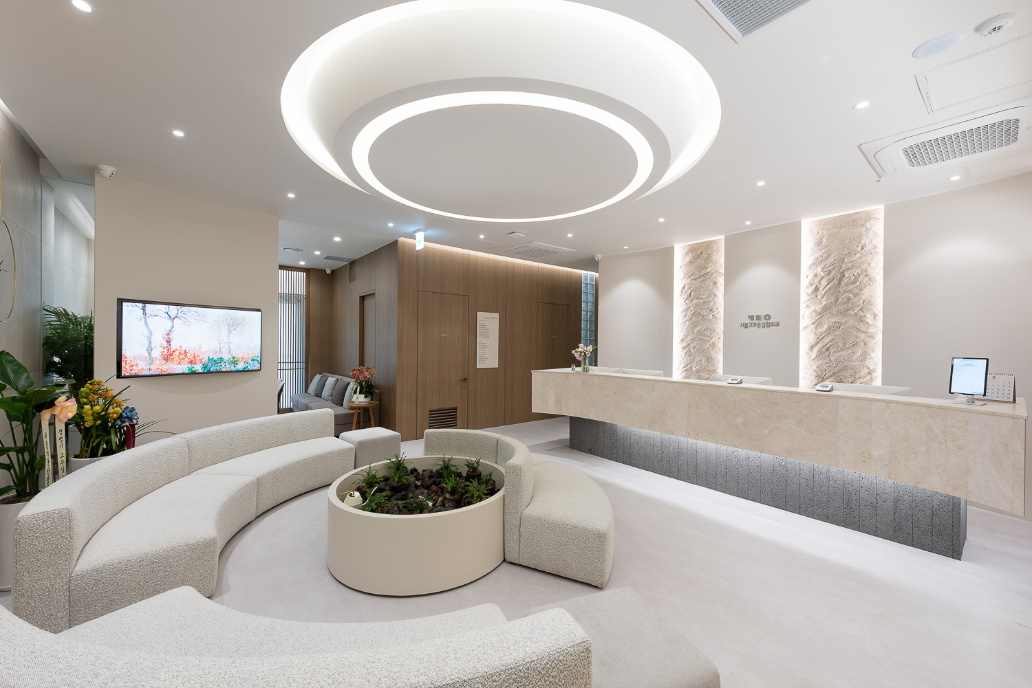 서울고마운정형외과 로비