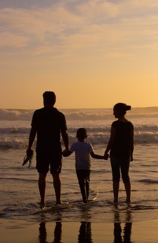 여름휴가철 코로나19 재확산 경고! 고령자&middot;흡연자 주의사항 총정리