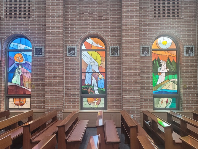 진잠성당 스테인드글라스