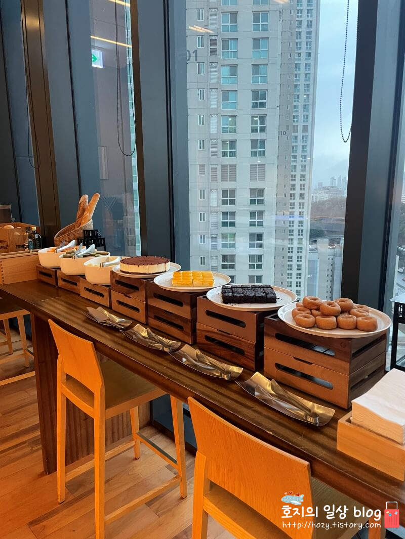 코트야드 메리어트 수원 이그제큐티브라운지 베이커리류