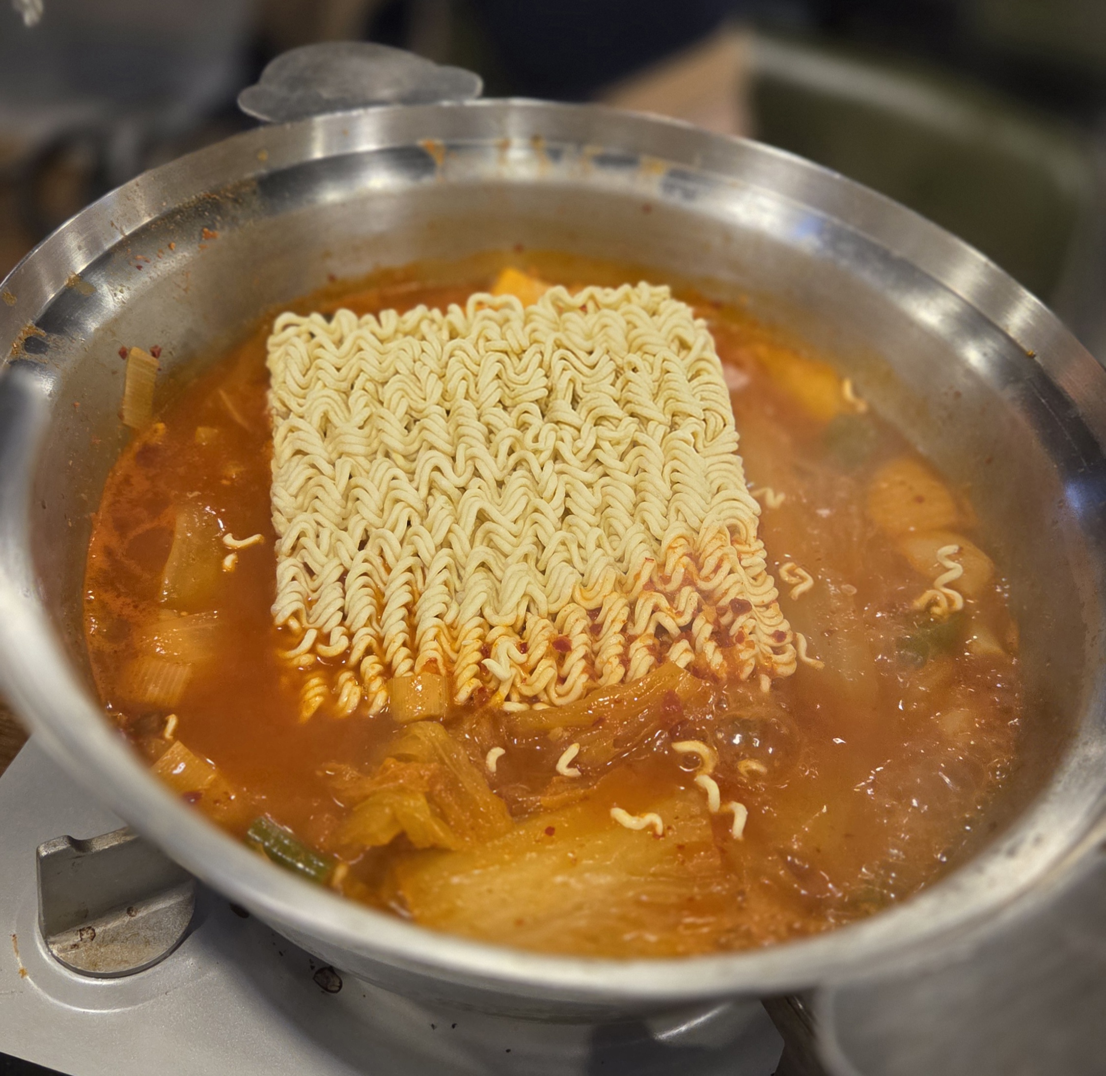 라면사리 추가한 김치찌개