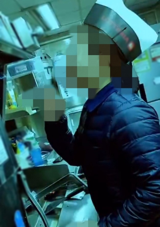 롯데리아 알바생 흡연 논란