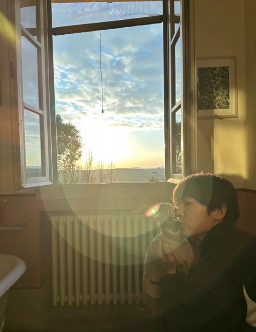 송중기 헝가리 근황