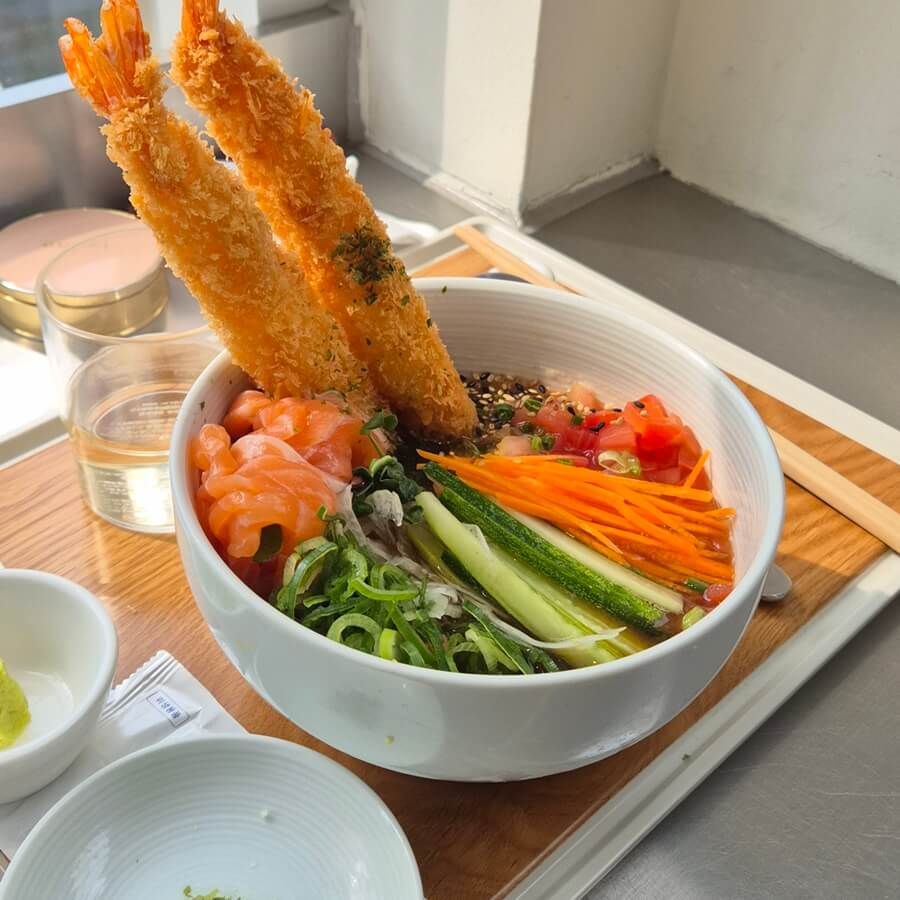 토마토-연어국수