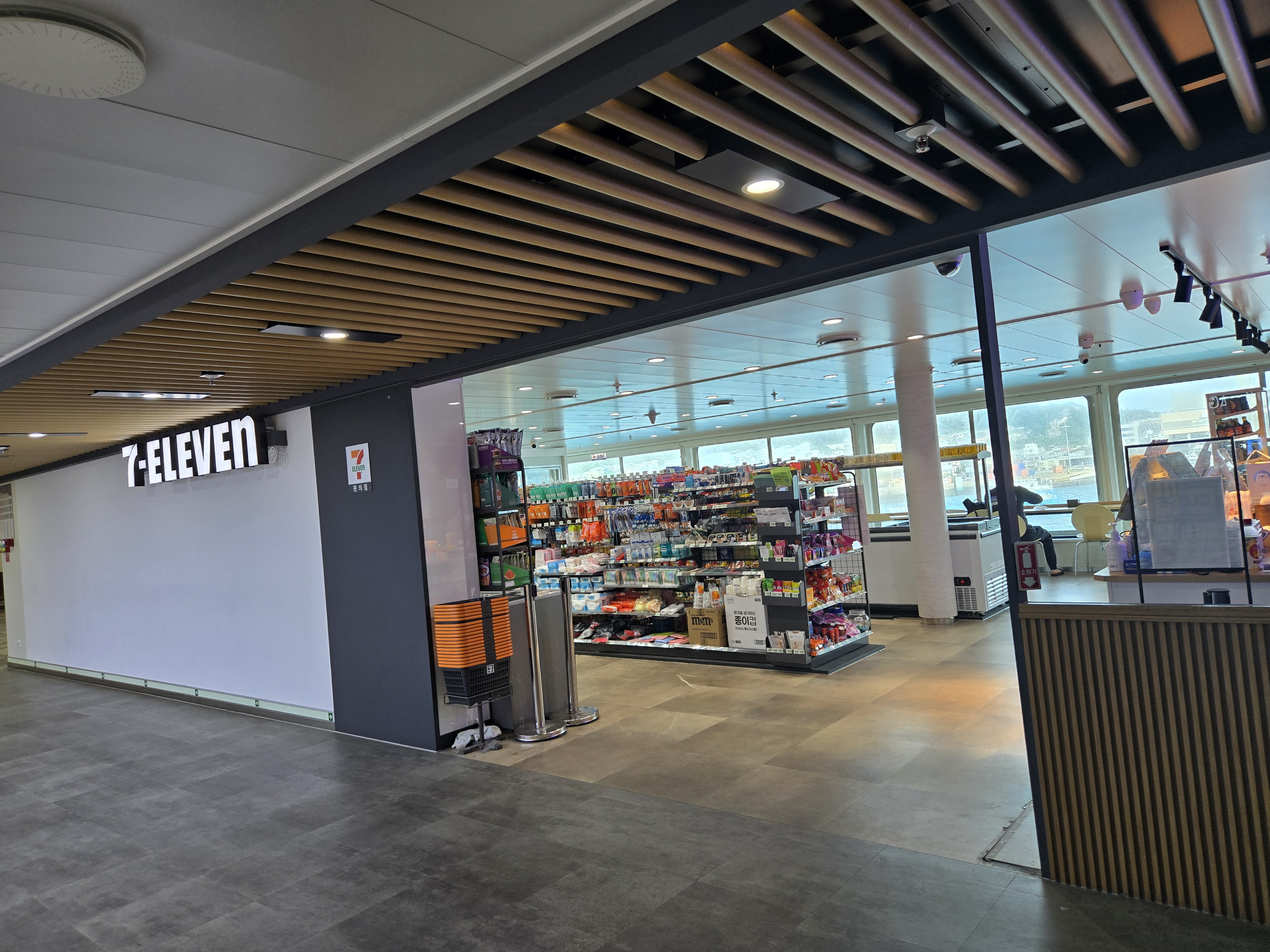 퀸제누비아호의 7ELEVEN