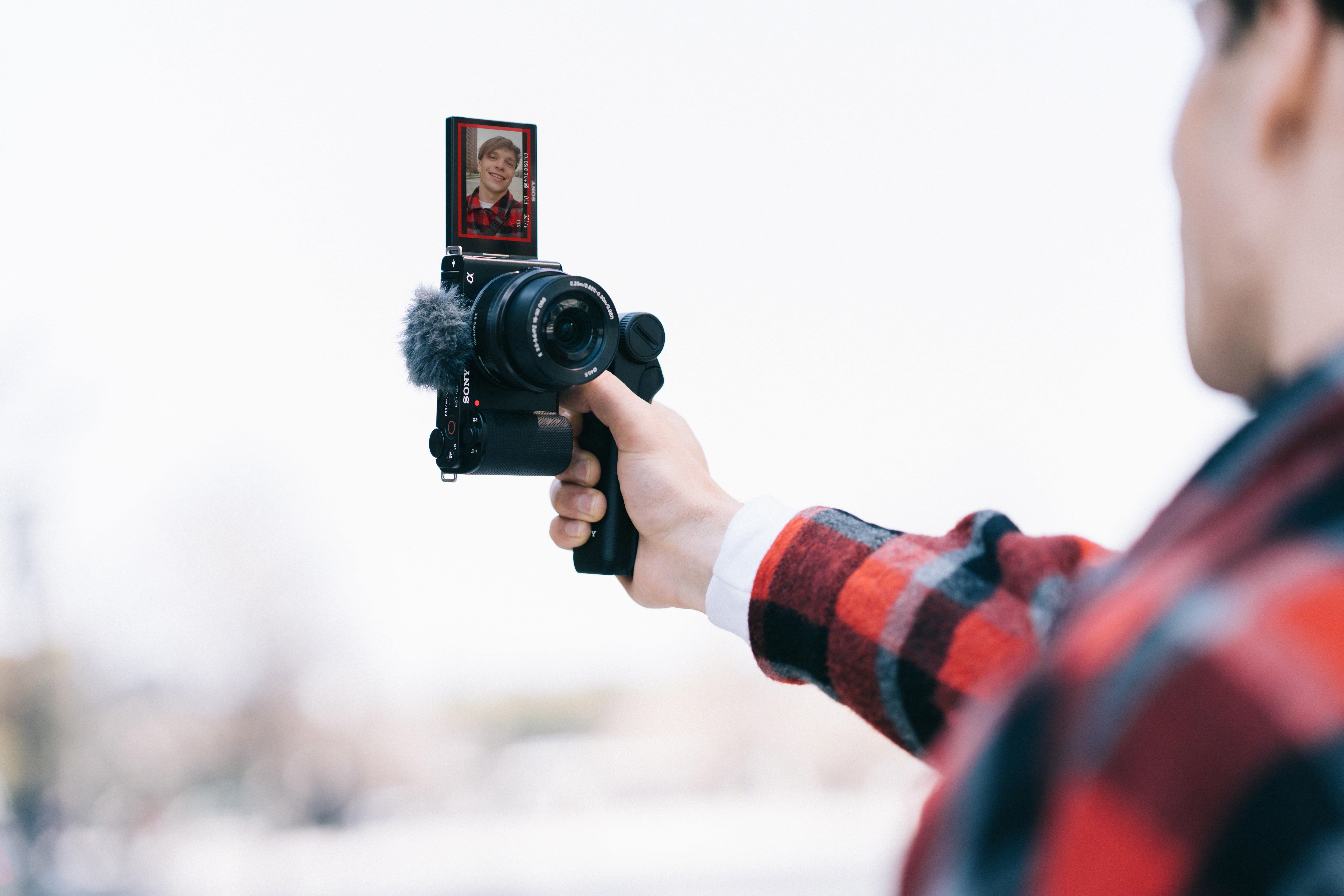 숏폼 콘텐츠의 유행을 선도하는 브이로그, ZV-E10