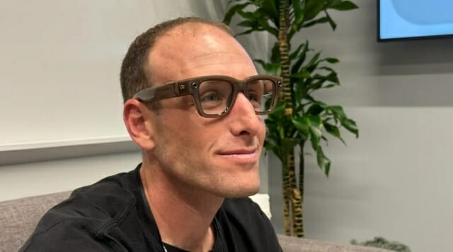 메타가 지난 9월 공개한 디스플레이 내장형 스마트 글래스 '메타 레이벤 디스플레이'