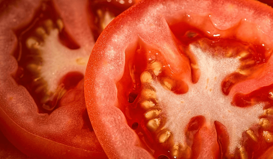 슬라이드로 잘라져 있는 토마토