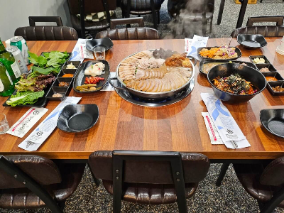 야채쌈들과 무한리필 고기