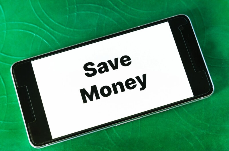 세이브-머니-글귀가-적힌-스마트폰