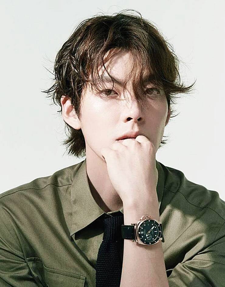 배우-김우빈