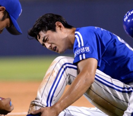 부상 당한 타자 사진