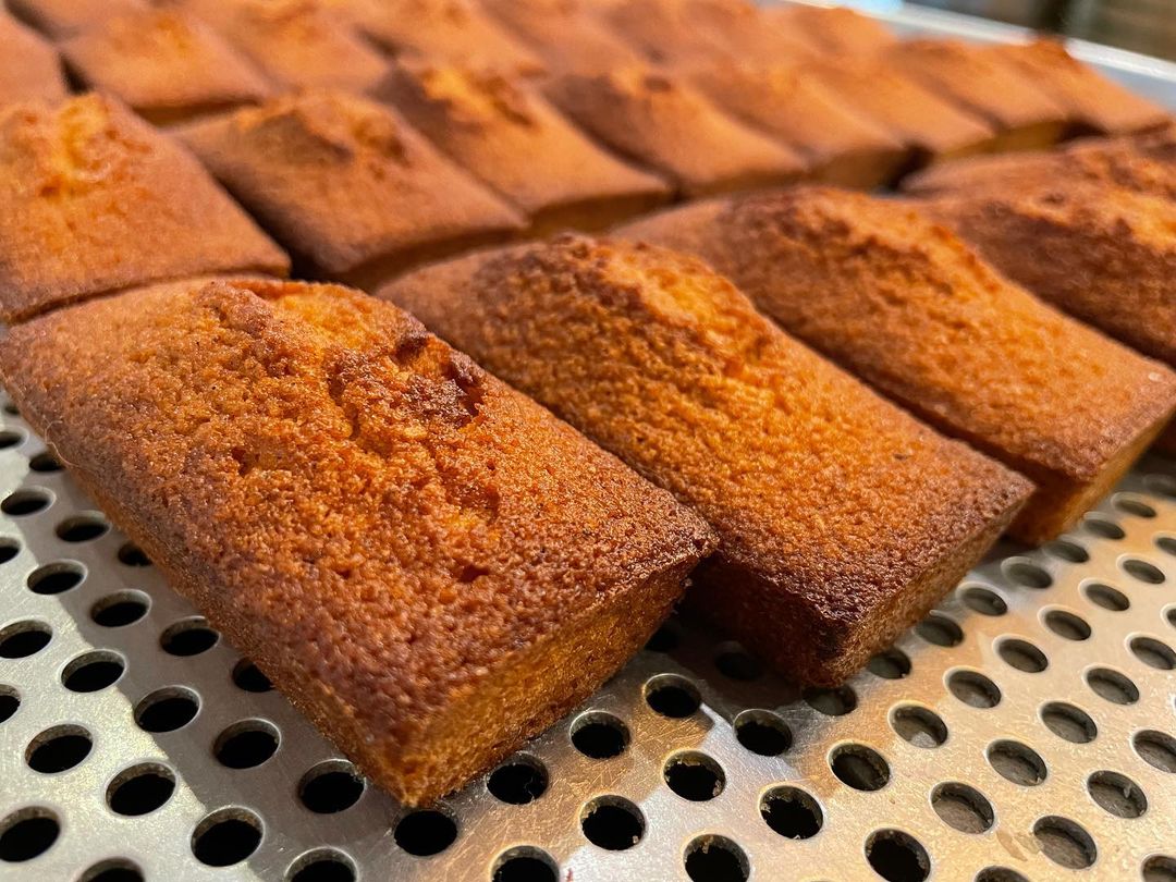 완판 행진! 중독성 강한 바삭함 팔뚝 바게트 방이동 올림픽공원 빵집 베이커리 맛집 추천 생방송투데이 리얼맛집 오늘방송 빵 플레이스