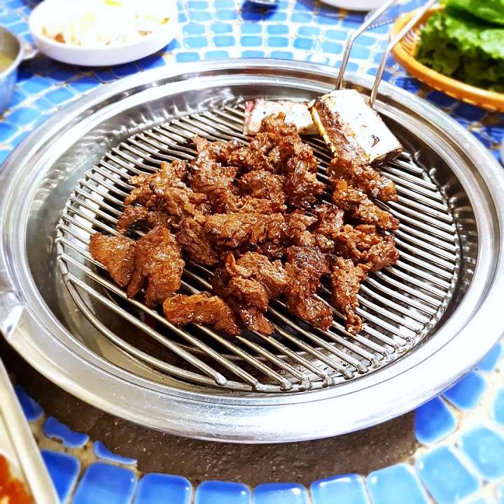 토요일은 밥이좋아 예산 덕산 스플라스 리솜 한우 양념 갈비 맛집 25년 전통 전문점 소갈비 연탄불 구이 예산10미 현지인 추천 토밥 좋아 방송정보