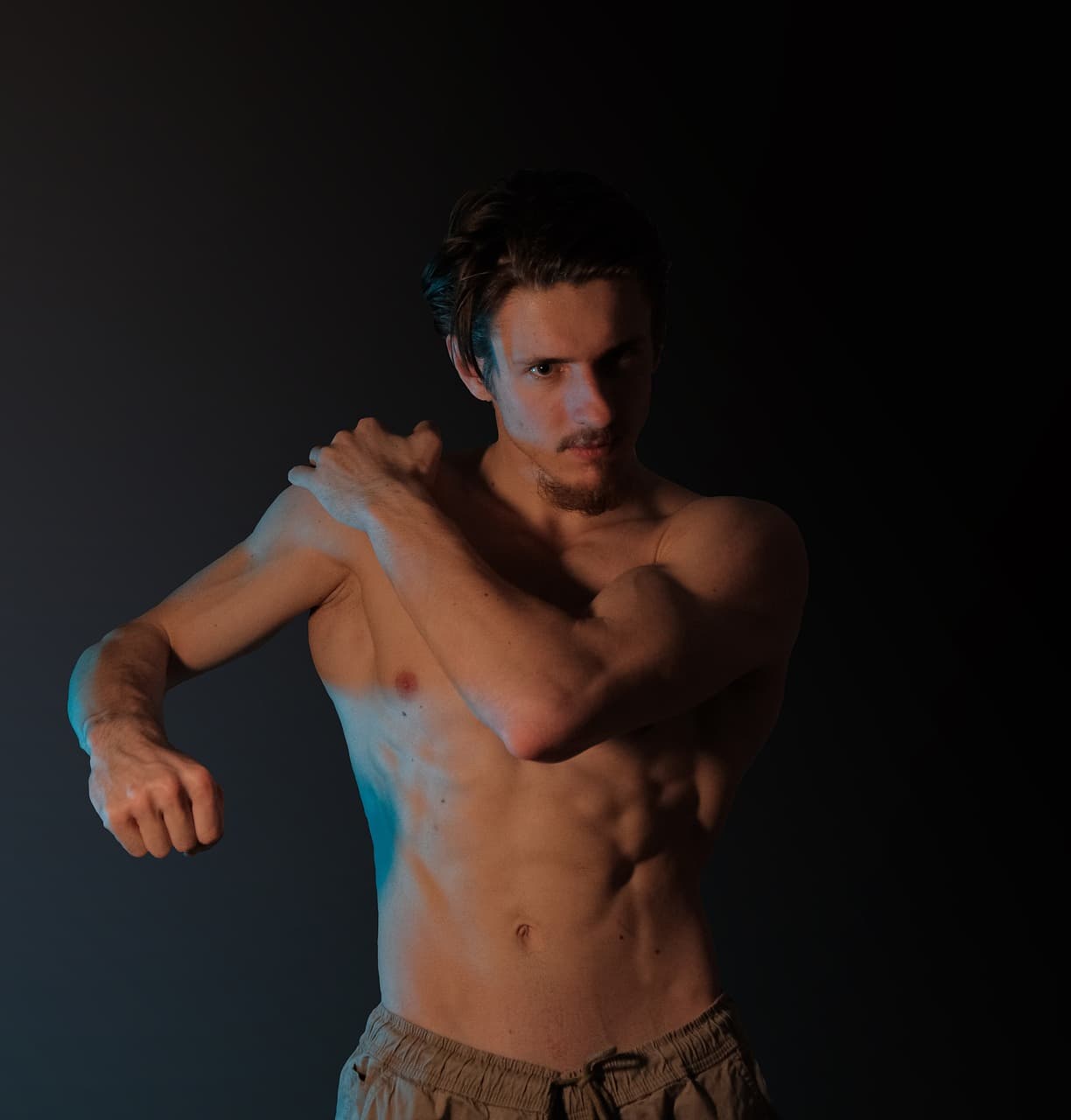 실험실 연구원을 위한 척추측만 예방 필라테스 루틴