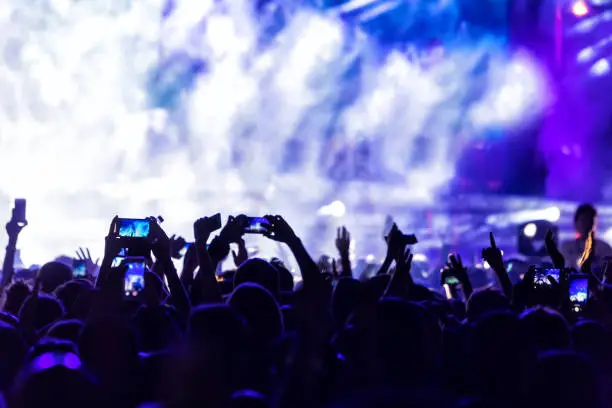 K팝 엔터산업 관련주 