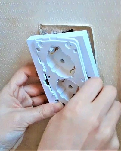 콘센트 보조대 설치