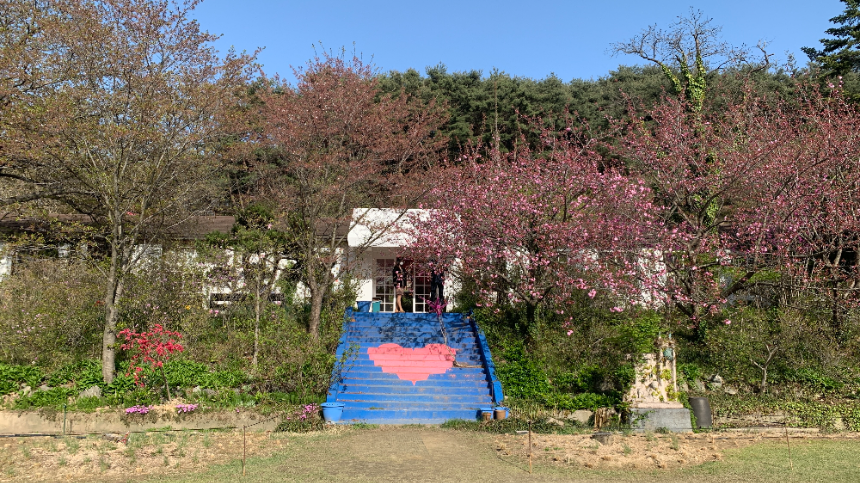 당진 아미미술관 운동장내 계단