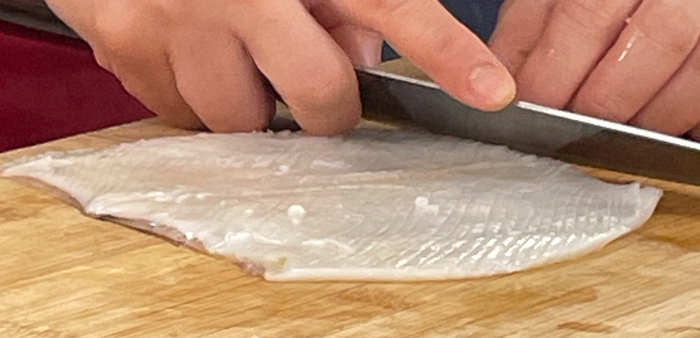 한식조리기능사 실기시험 준비 - 오징어볶음 - 반대쪽 칼집 넣기