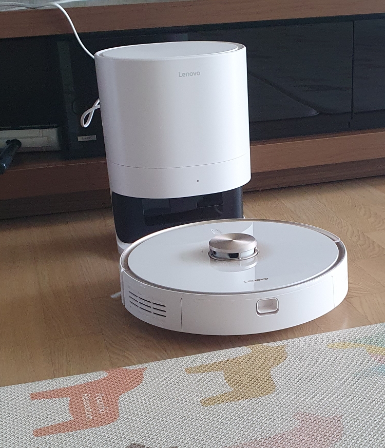 충전하러 가는 레노버 로봇청소기