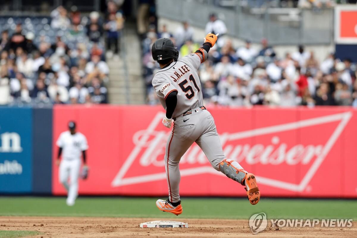 이정후 멀티히트 2루타 MLB 전체 1위 등극