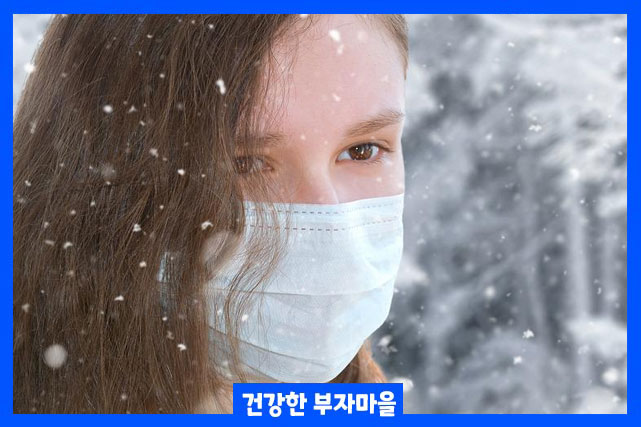 오미크론 재감염 증상은 인후통, 기침, 콧물 등 기존과 비슷하지만 경미했습니다.