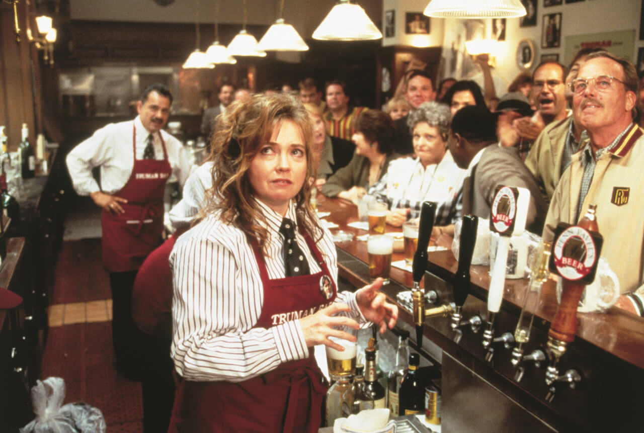 트루먼 쇼를 시청하는 술집의 시청자들