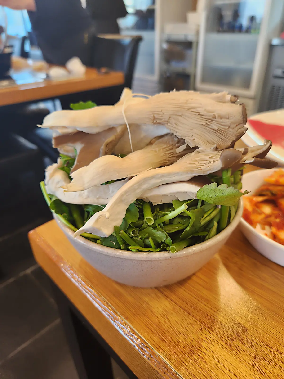 동촌샤브칼국수-일산-본점-추가메뉴-야채-미나리-느타리버섯