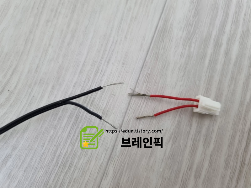 온도센서 커넥터와 온도센서를 같이 뒀다.