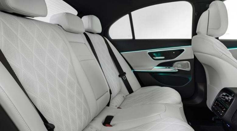 벤츠-E클래스-AMG-뒷좌석