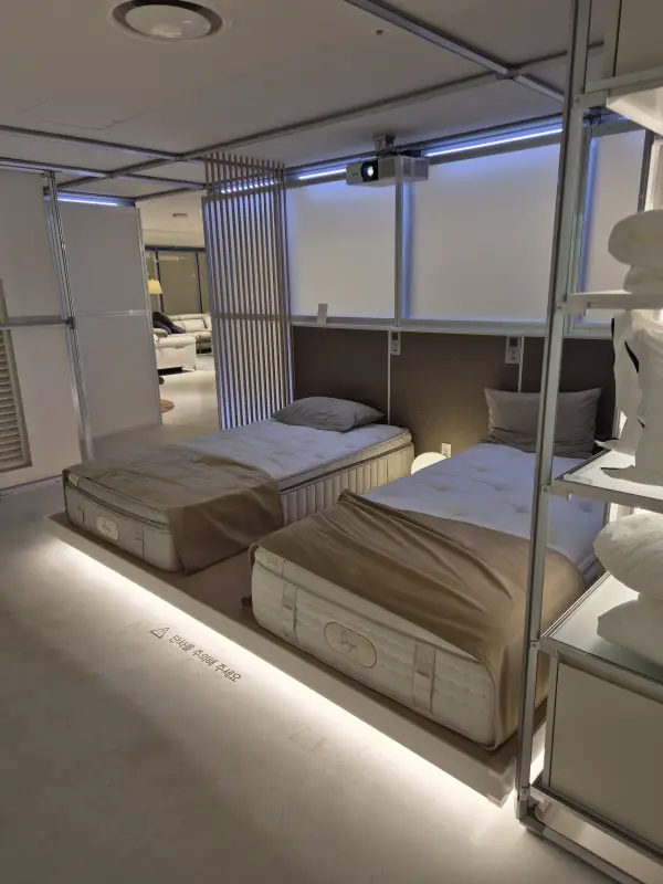 지하 1층 침대 제품 사진