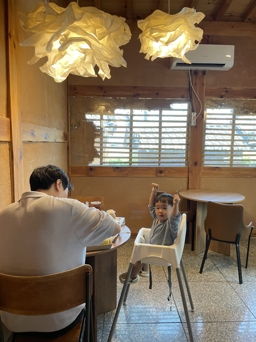 카페 설악산로 내부 인테리어