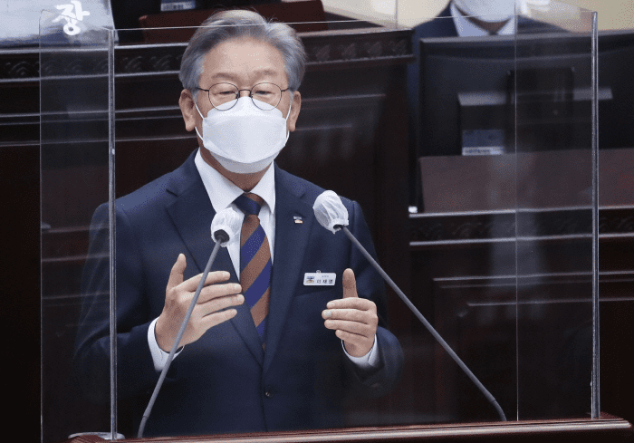 설명하고있는-이재명