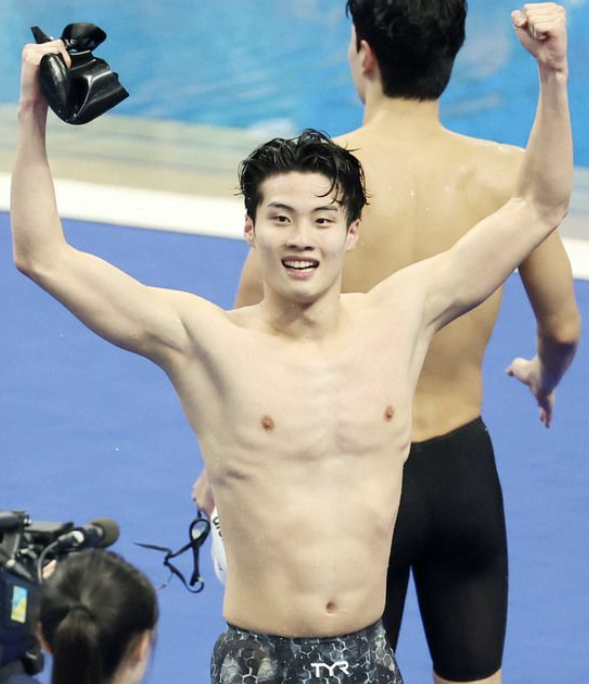 수영 황선우 선수 은메달 획득