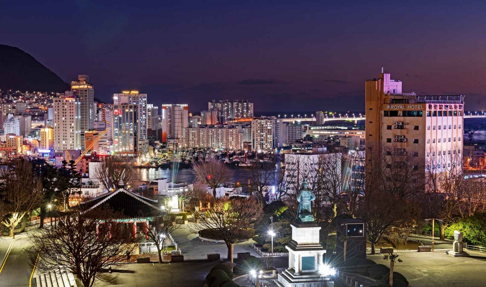 용두산공원 야경