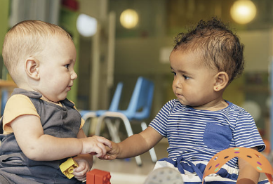 키즈카페에서 노는 아기