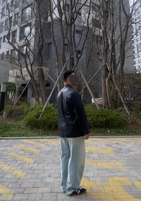 데일리룩('26. 4. 12.)아크메드라비 ADLV 레더블레이저 레더재킷, 어커버 오버핏티셔츠, 에러스익셉티드 와이드 연청 데님팬츠, 컨버스 올스타 클래식 트레이너 옥스 스웨이드