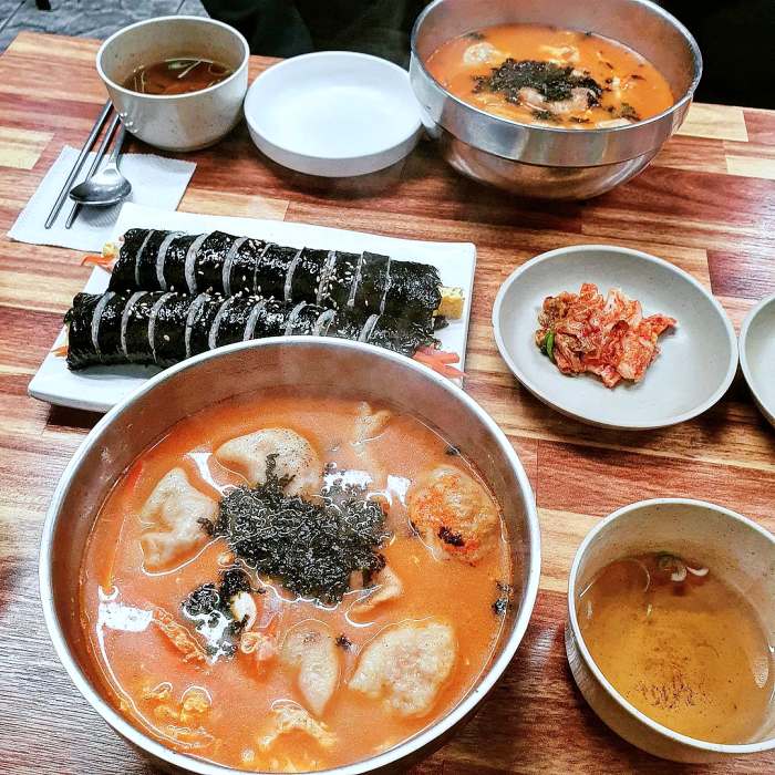 생방송 오늘저녁 청주 무심천 벚꽃길 서문시장 고추만둣국 맛집