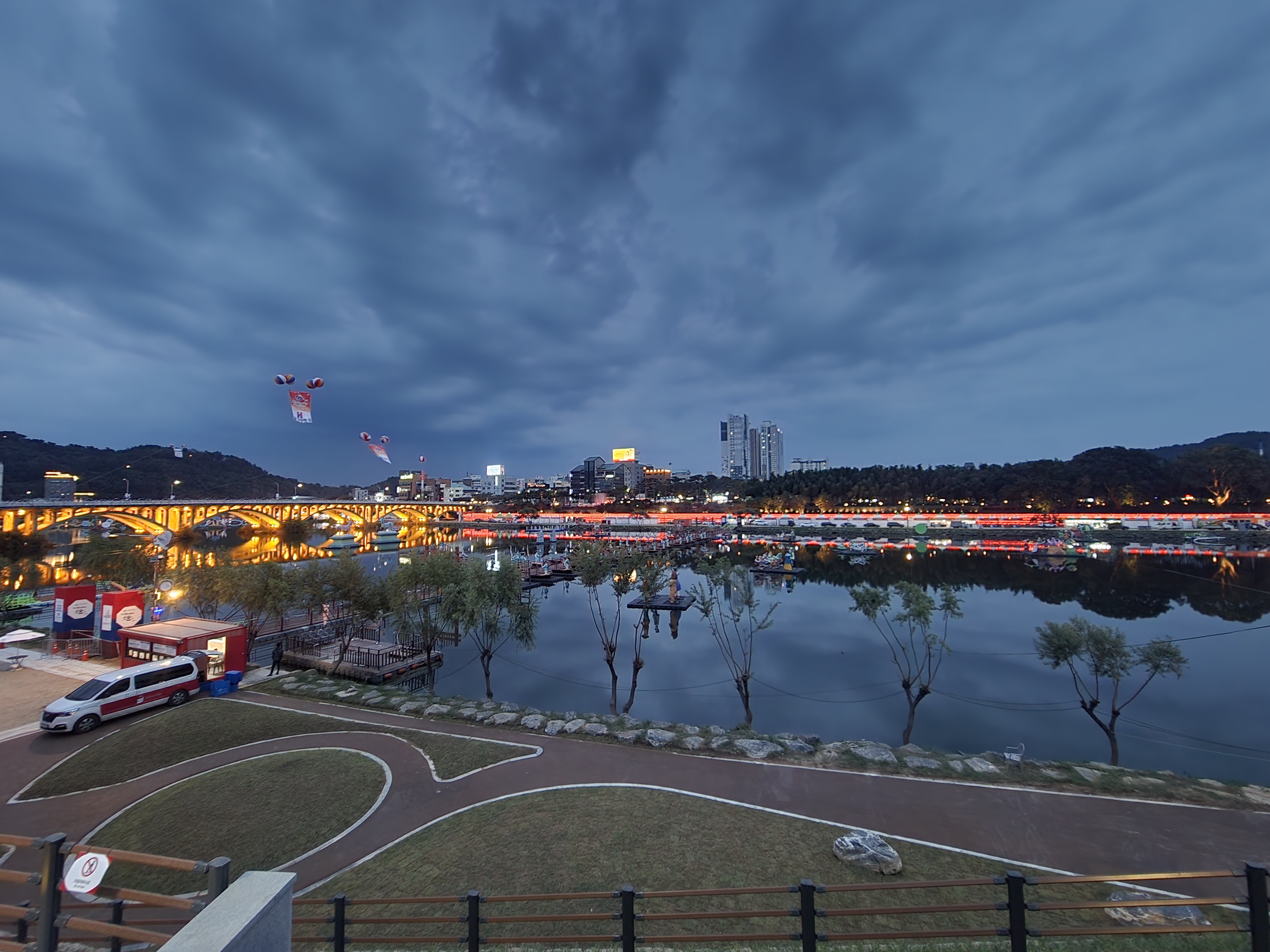 진주교와 유등축제현장 전경