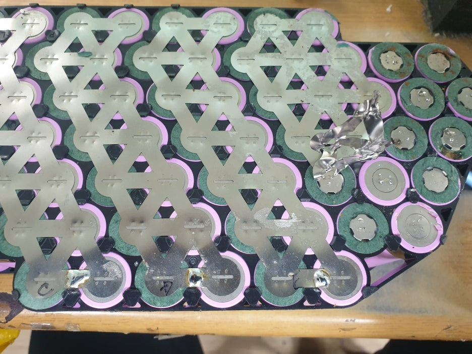  레이윙 디스커버리 d18 내부 배터리 13s7p 91셀 니켈 분리