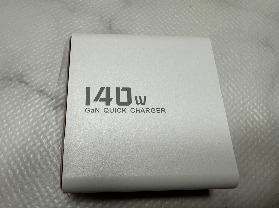 상품명에도 있는 140W란 문구가 크게