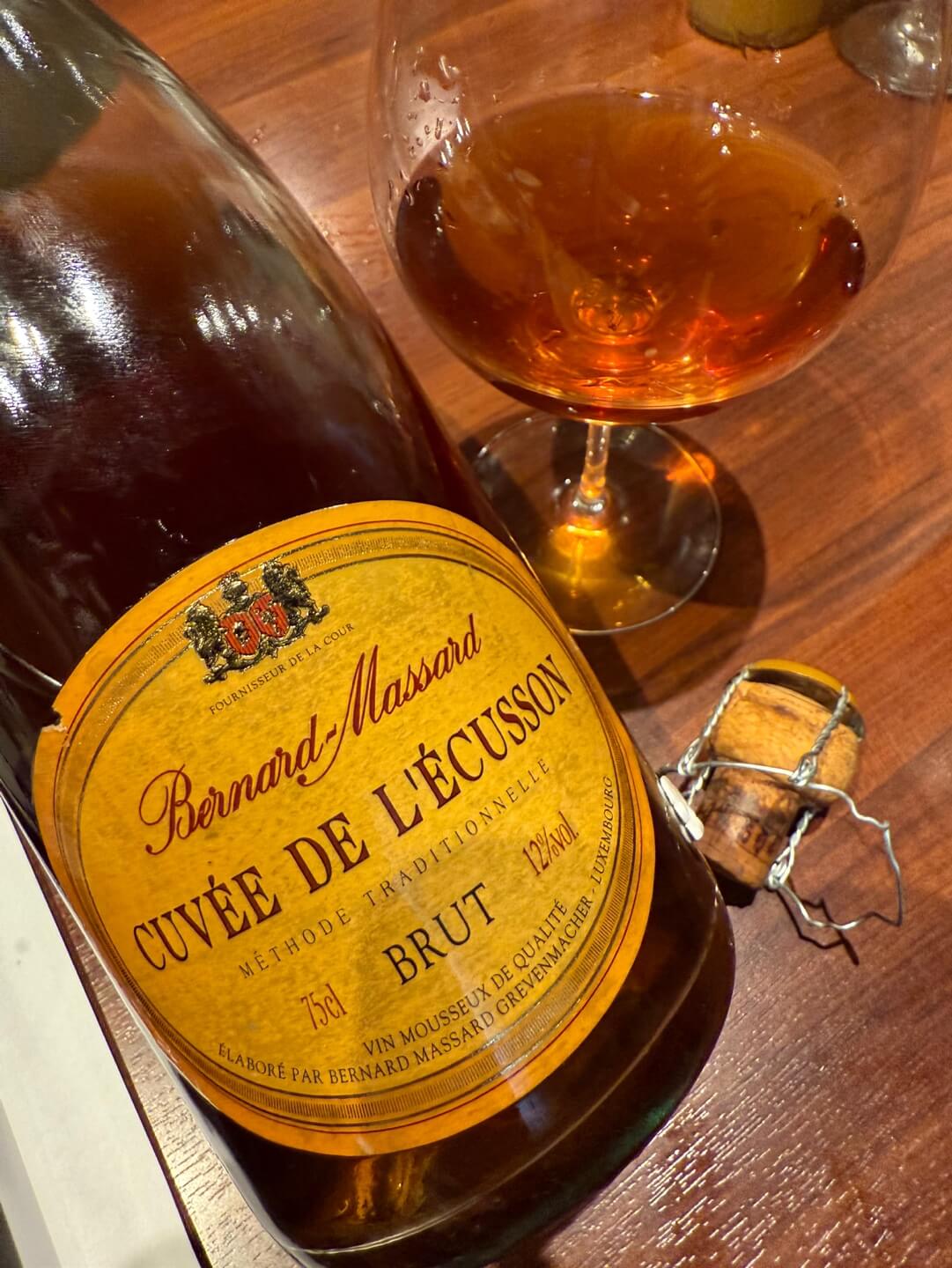 Bernard-Massard Cuvée de L’Écusson Brut (1990s–early 2000s Release), Luxembourg๏ฝ๋ฒ ๋ฅด๋๋ฅด ๋ง์ฌ๋ฅด ๋๋ฒ ๋ ๋ ๊พธ์ญ ๋ธ๋คผ (1990๋
๋~2000๋
๋ ์ด๋ฐ)