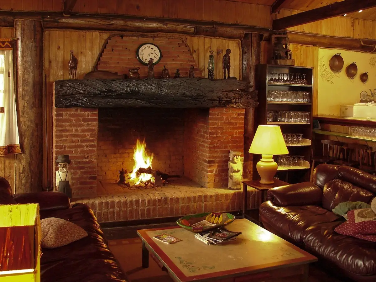 fireplace-난로-장작-따뜻한집-편안한소파