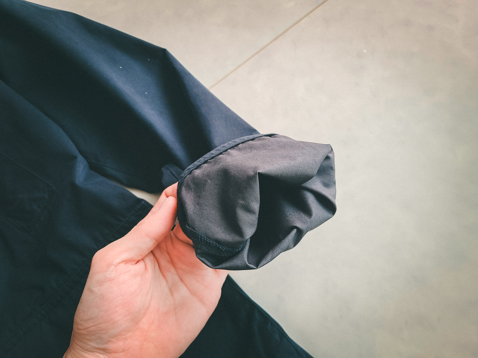 소매는 별도의 벨크로 없이