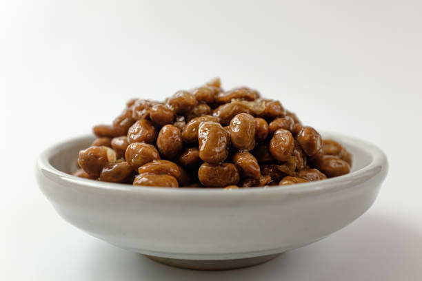 낫또 효능과 성분&amp;#44; 콩을 삶아 낫토균으로 발효 숙성시켜 만든 발효 콩 식품이다. 