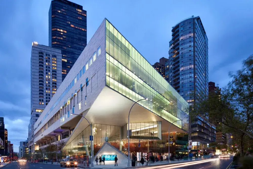 미국 뉴욕에 위치한 줄리아드 음악 학교의 건물입니다.