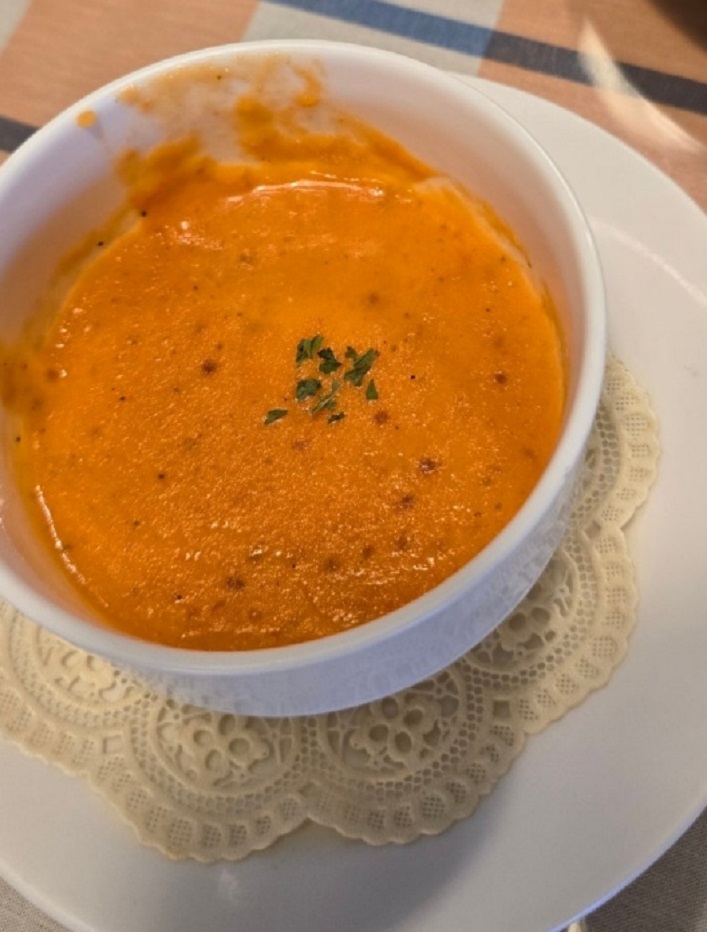 토마토스프-진안-돈까스-모래재너머